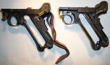 GER: Links: Griffstück Pistole 1900/06 W+F (Pistole 06/24)
Rechts: Griffstück Pistole 08, Schweiz. Modifikation